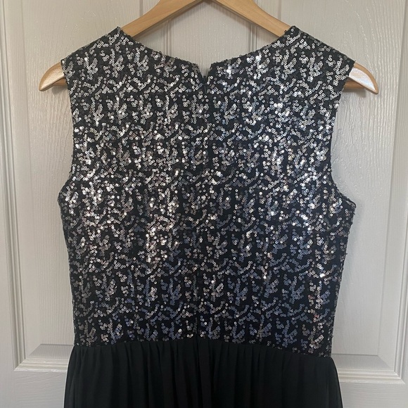 Black Evening / Prom Gown - Picture 3 of 8